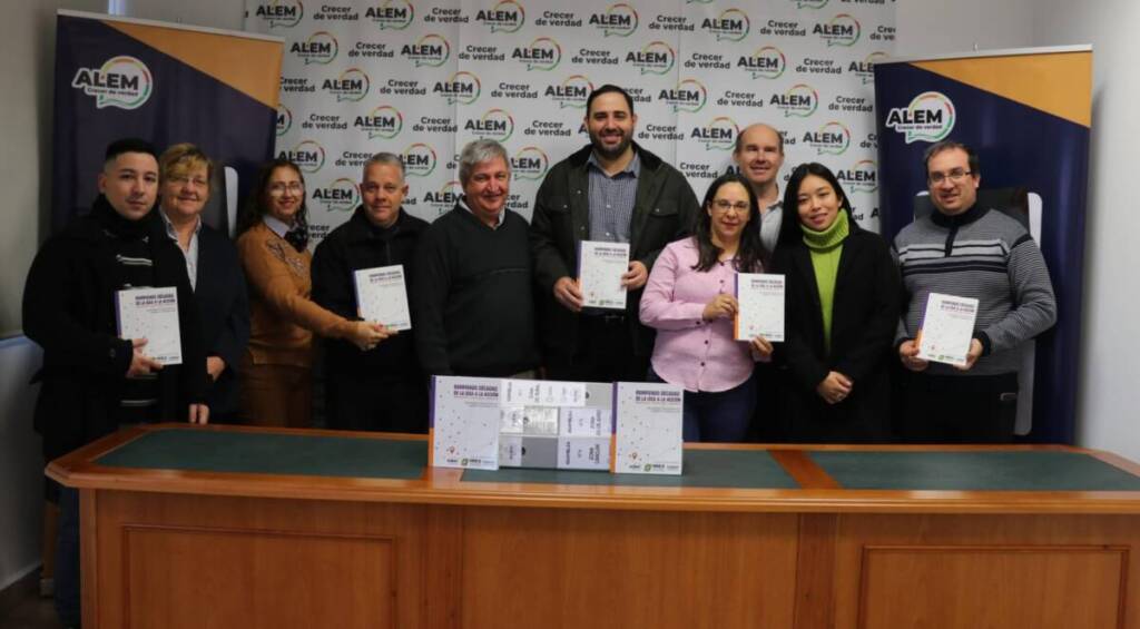 Presentaron “Rompiendo Décadas”, libro que relata la historia del Presupuesto Participativo en Alem rompiendo decadas 2 - 1