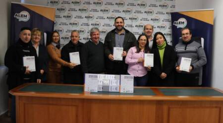 Presentaron "Rompiendo Décadas", libro que relata la historia del Presupuesto Participativo en Alem rompiendo decadas 2 - 4