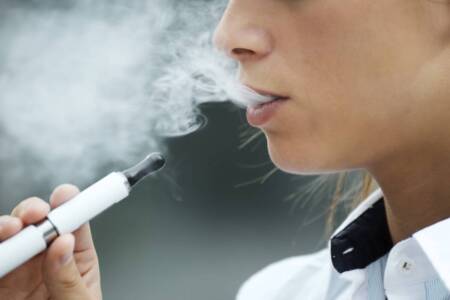 Alerta padres: Pediatras piden prestar atención al vapeo en adolescentes shutterstock 148351589 scaled 1 - 2