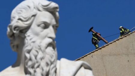 El Vaticano instaló la chimenea del “Habemus Papam” vaticano portada - 4