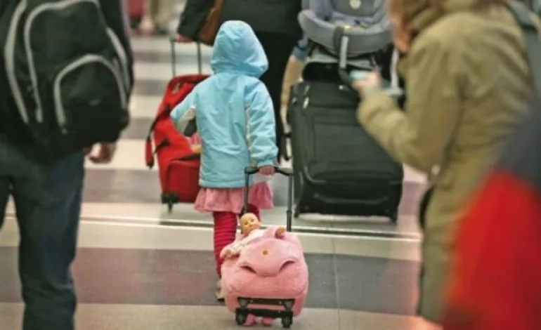 El Gobierno agiliza la autorización de viajes al exterior para menores de 18 años 3 A partir del 2 de junio de 2025, los menores de 18 años que cuenten con pasaporte argentino vigente podrán viajar al exterior con una nueva autorización digitalizada