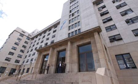 La Cámara Federal resolvió que la causa penal contra Milei por el INYM debe tramitarse en Buenos Aires Juzgado Criminal y Correccional Federal N° 2 de la Ciudad Autónoma de Buenos Aires investigiará la denuncia contra Milei