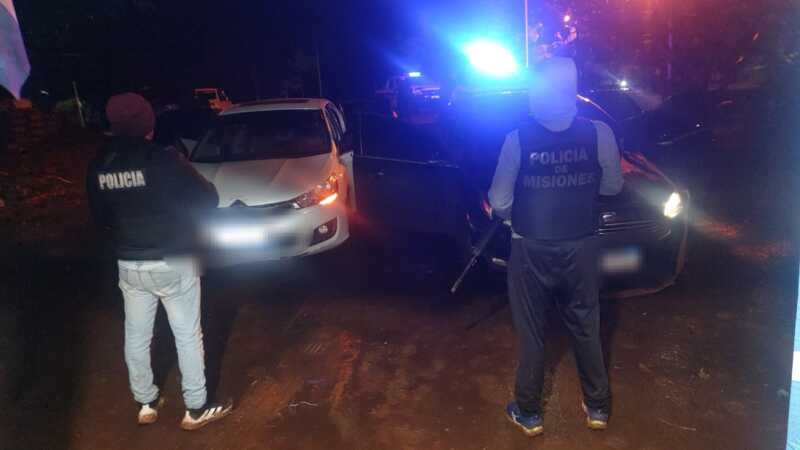 Secuestran dos autos robados con cigarrillos de contrabando en Pozo Azul 4 pozo azul autos