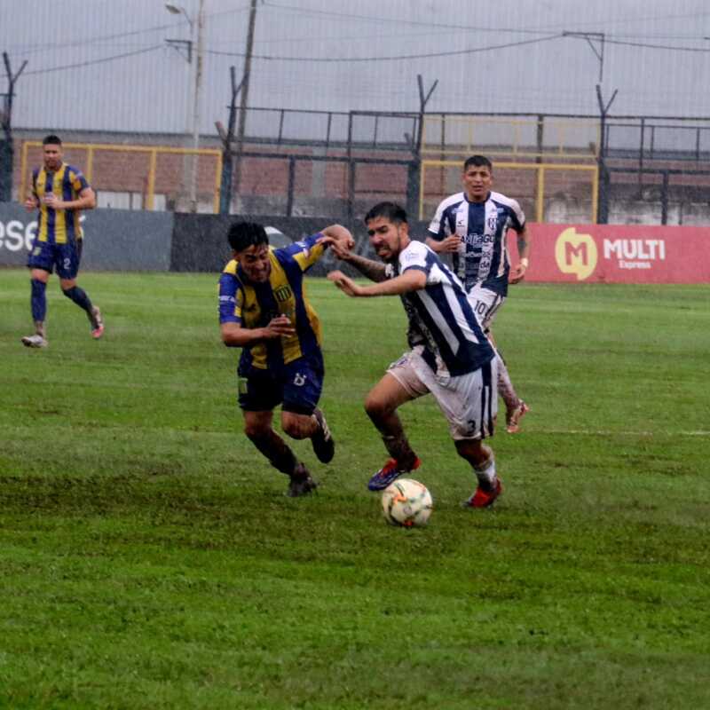 El partido continuará este lunes 23 de junio, la lluvia obligó a suspender el juego 