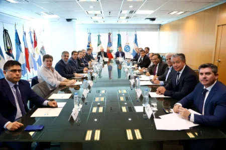 Gobernadores impulsan reforma fiscal urgente ante caída de coparticipación federal: Passalacqua participó virtualmente en encuentro clave Los gobernadores, con Passalacqua de Misiones de manera remota, analizaron ayer los pasos a seguir por el reparto de recursos federales