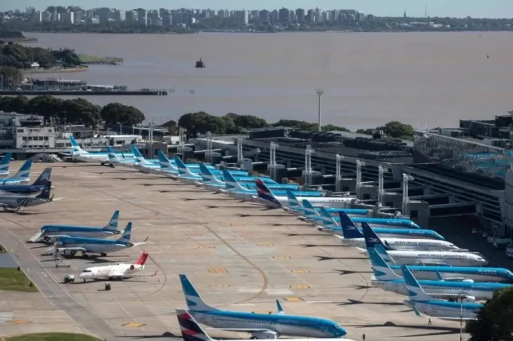 Nuevo paro de pilotos de Aerolíneas Argentinas afectará a más de seis mil pasajeros este martes Afectara - 1