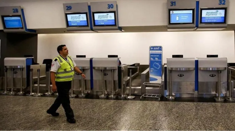 Nuevo paro de pilotos de Aerolíneas Argentinas afectará a más de seis mil pasajeros este martes 4 Paro