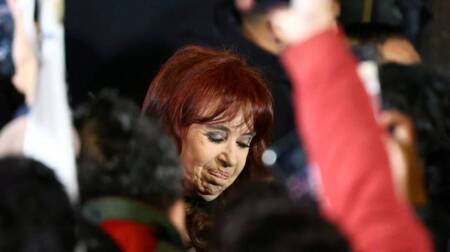 Ante la inminente condena: Cristina Kirchner convocó a los senadores peronistas en la sede del PJ Cristina