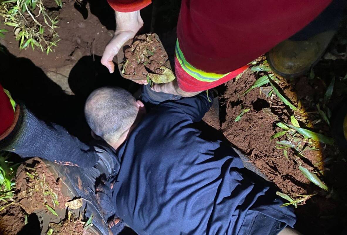Apóstoles: rescatan a perro labrador que cayó a un pozo y estuvo 5 días hasta que lo hallaron 5 Captura 2 - 4