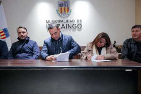 Corrientes firmó un convenio histórico con tres municipios para distribuir las regalías de Yacyretá Valdés Corrientes regalias Yacyreta