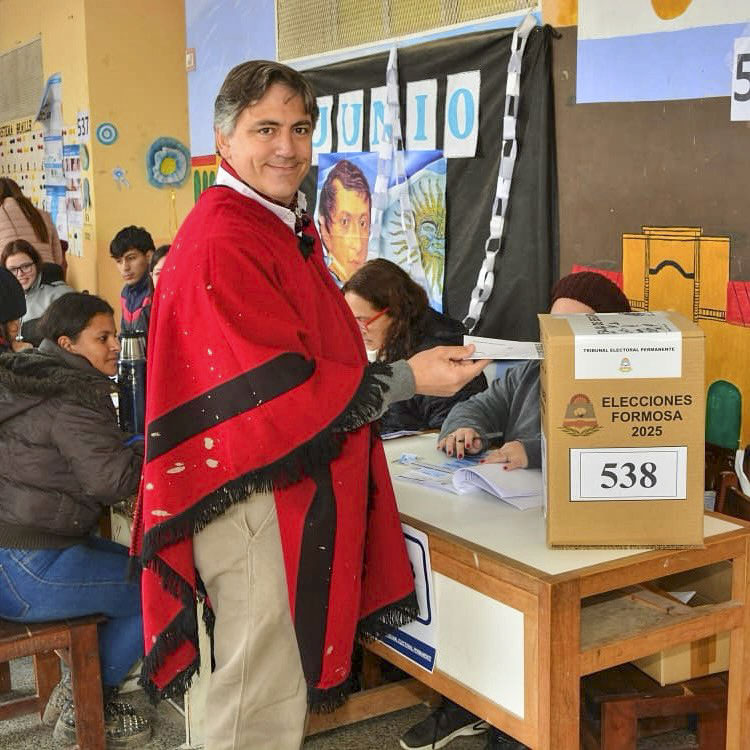 En un lento recuento, Insfran se imponía en Formosa y relegaba a LLA al tercer lugar 2 El senador Paoltroni fue cabeza de lista de candidatos a constituyentes provinciales quedando en segundo lugar, por fuera de LLA Formosa