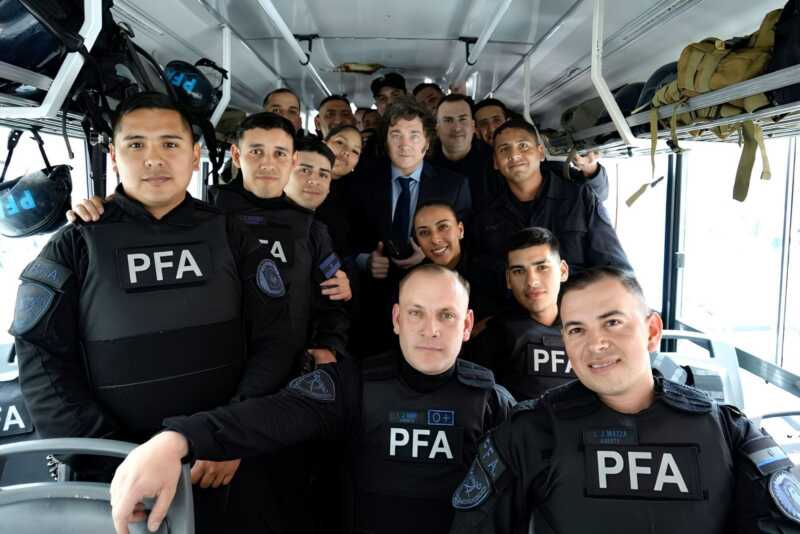 Milei y Bullrich anuncian cambios en la Policía Federal 4 Milei busca modernizar la PFA