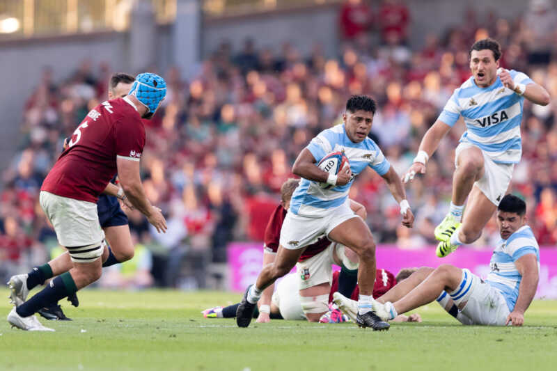 Histórico: Los Pumas vencieron a los British & Irish Lions 3 Los Pumas se plantaron con decisión, dominando el territorio y abriendo el marcador con una certera patada de Tomás Albornoz
