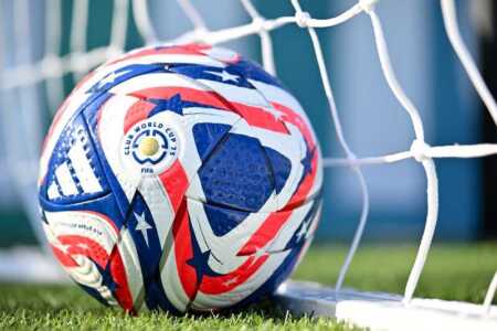 La FIFA presentó una pelota con sensores de última generación que mejora la precisión y ayuda a evitar errores arbitrales, como el doble toque en penales.