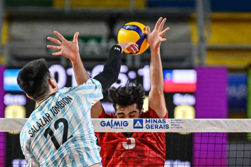 Argentina venció a Chile y lidera la Copa América Sub 23 2 La Selección Argentina masculina Sub 23 de vóleibol consolidó su buen momento en la Copa América al derrotar este viernes a Chile por 3-1