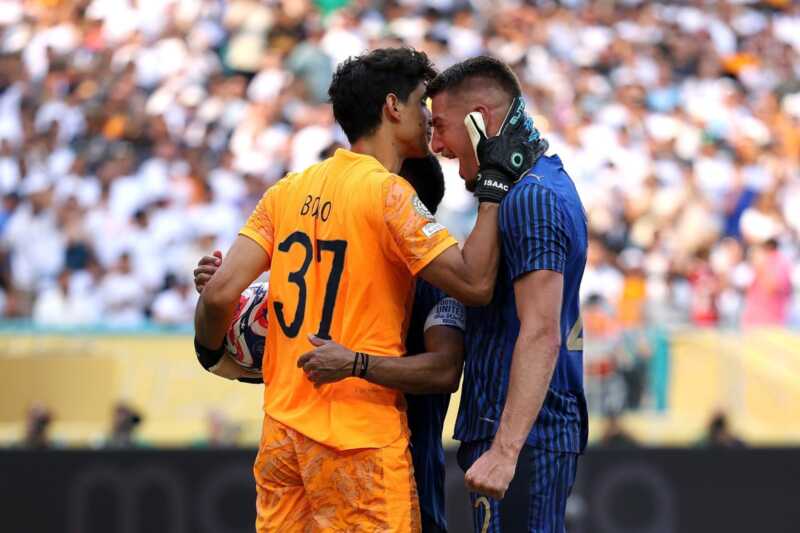 El arquero de Al Hilal atajó el penal de Valverde