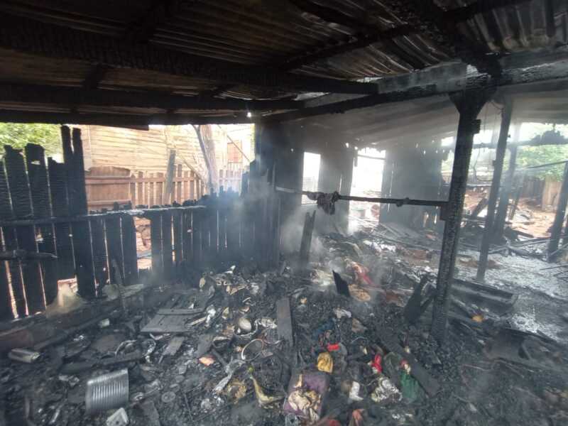 Incendio destruyó una casa deshabitada en Apóstoles 2 Incendio destruyó una casa deshabitada en Apóstoles