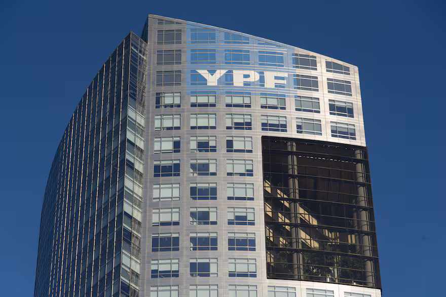 Justicia de Estados Unidos ordenó a Argentina ceder el 51% de YPF por fallo de expropiación 2 Justicia