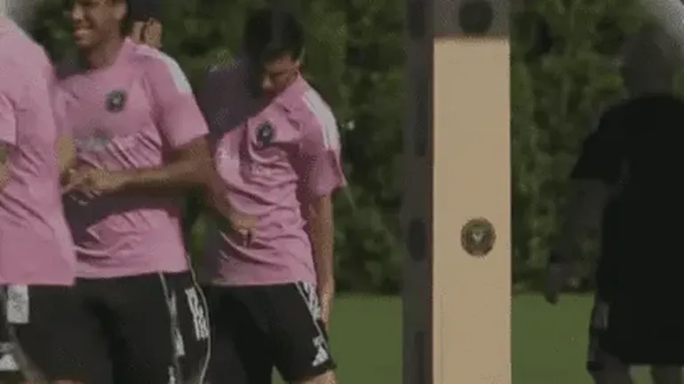 Lionel Messi se retiró del entrenamiento con una molestia y es duda ante Porto 3 Messi