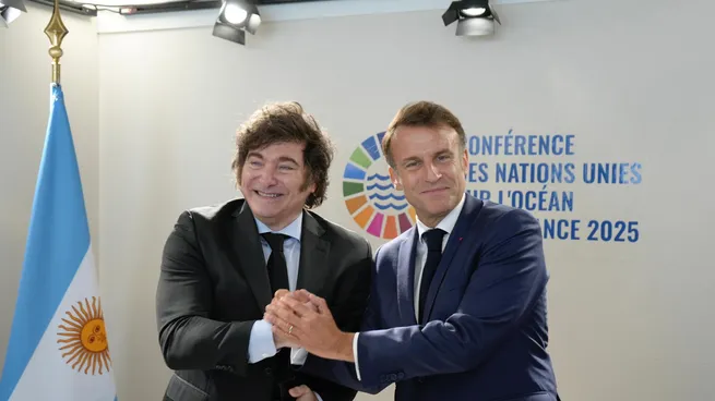Milei y Macron 2 - 2