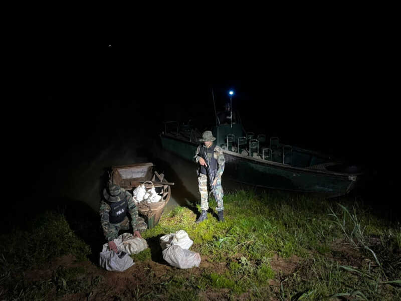 Prefectura secuestró casi 98 kilos de droga en Montecarlo tras un patrullaje nocturno 1 Montecarlo