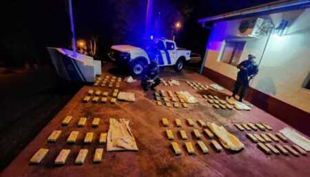 Prefectura secuestró casi 98 kilos de droga en Montecarlo tras un patrullaje nocturno Montecarlo