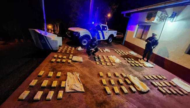 Prefectura secuestró casi 98 kilos de droga en Montecarlo tras un patrullaje nocturno Montecarlo