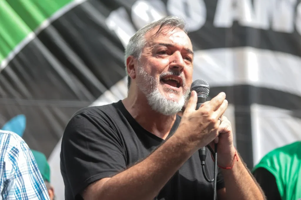 La Justicia frenó el DNU antihuelga de Milei tras amparo presentado por ATE El gremio ATE-ANAC confirmó medidas de fuerza para este martes. Se esperan demoras y cancelaciones de vuelos en Aeroparque y aeropuertos de todo el país.
