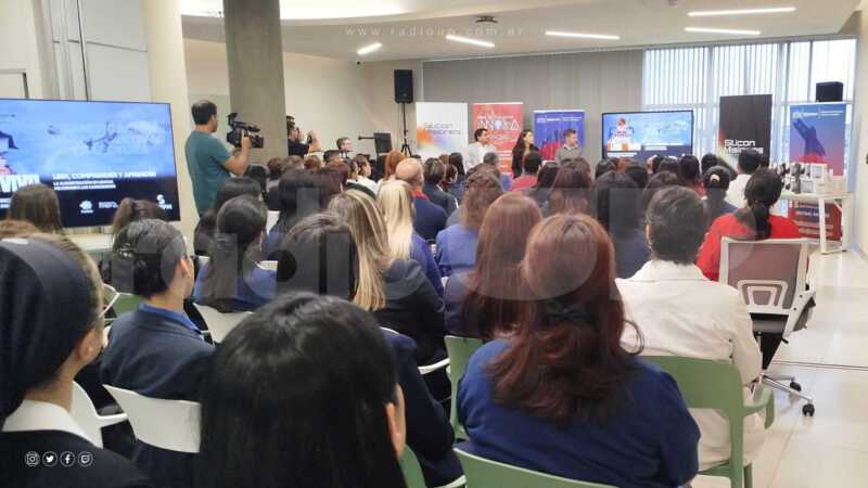 A Leer en Vivo: el SPEPM entregó tablets y auriculares a colegios privados de Misiones 7 SPEPM a leer en vivoo 3 - 6