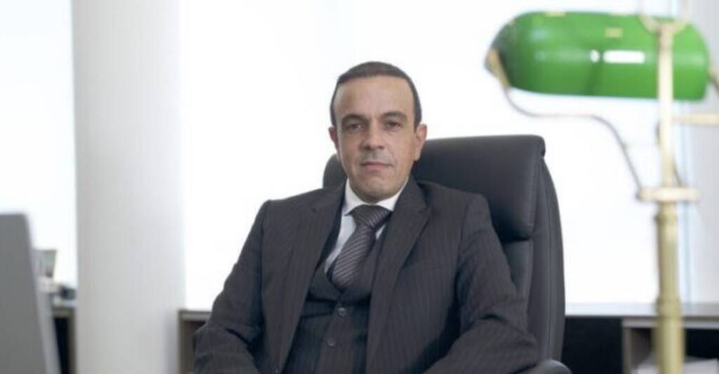 Imputaron por estafas al abogado de Wanda Nara y allanaron su casa en Nordelta 2 La Justicia imputó al abogado Nicolás Payarola, representante legal de Wanda Nara, por estafas reiteradas.