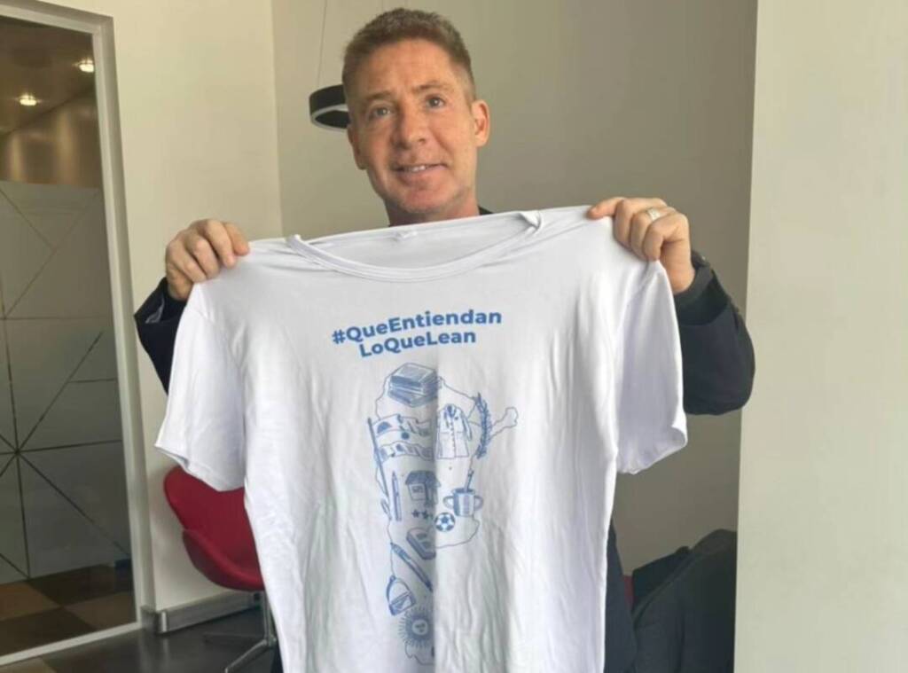 Adrián Suar no dudó en sumarse a la campaña para que los chicos mejoren su comprensión lectora