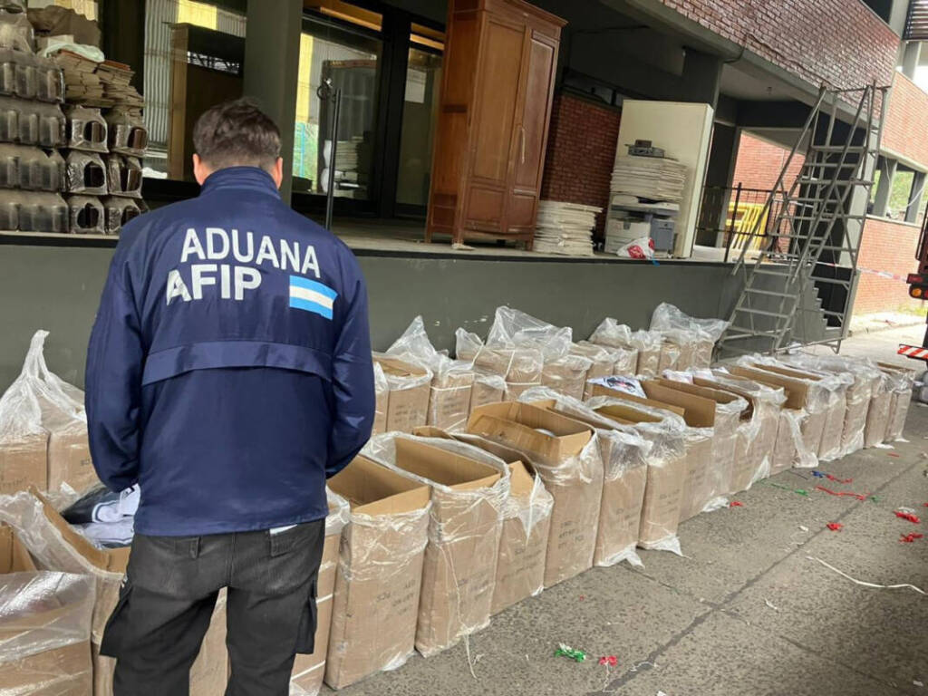 Los inspectores de la Aduana de Concordia encontraron inconsistencias en los papeles de la ropa 