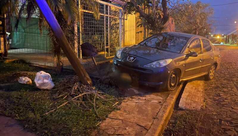 Apóstoles: chocó un poste y fue detenida por negarse al test de alcoholemia alcohol apostoles