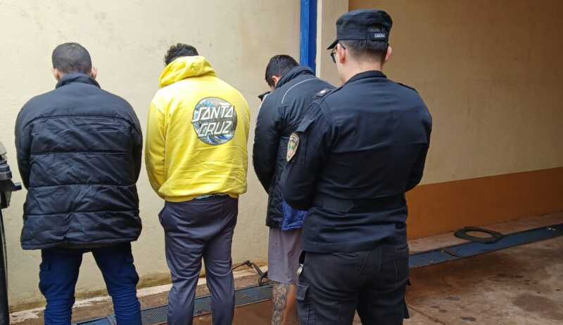 Allanamientos en la Chacra 181: armas, drogas y múltiples detenidos allanamiento ch 181 detenidos 2 1 - 1