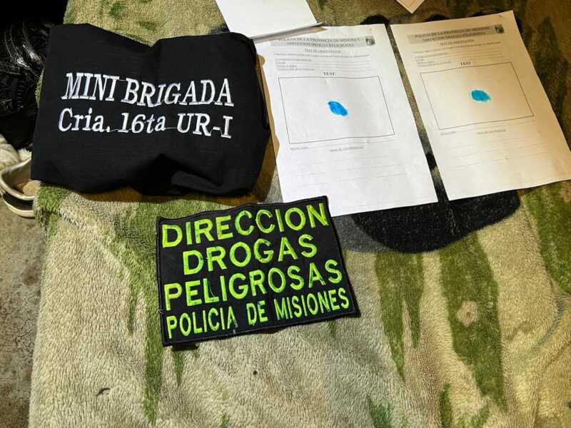 Allanamientos en la Chacra 181: armas, drogas y múltiples detenidos 3 Durante los allanamientos también se encontraron cartuchos calibre .38 mm y dosis de cocaína, lo que permitió ampliar la causa