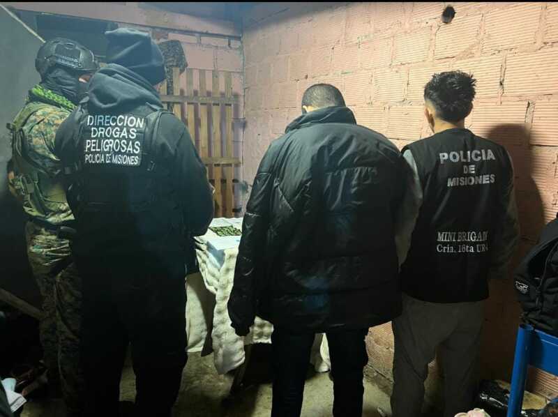 Allanamientos en la Chacra 181: armas, drogas y múltiples detenidos 2 Dentro de los allanamientos, fueron a un domicilio de la misma calle, fue demorado Ramiro B., y se procedió al secuestro de tres bicicletas, un motor de motocicleta, una cortadora de pasto, cañas y reels de pescar