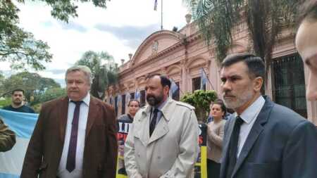 El abogado Ramón Grinhauz, el letrado Claudio Katiz y Amarilla siguen presentando recursos para lograr la liberación de los 7 ex policías aun detenidos