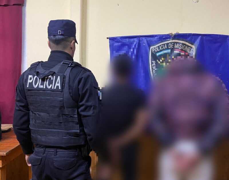 Candelaria: apuñalaron a un joven frente a un bar y hay dos detenidos 2 La Policía detuvo en Candelaria a dos presuntos implicados y busca a un tercer sospechoso, padre de uno de los arrestados, que permanece prófugo.