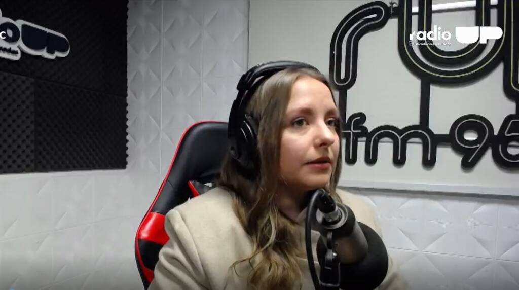 Aryhatne Bahr: “En Misiones se denuncian entre 5 y 10 casos semanales de grooming y ciberdelitos” 4 Aryathne Bahr es una de las más jóvenes candidatas que compite por una banca en la Legislatura misionera. Es abogada especializada en ciberdelitos