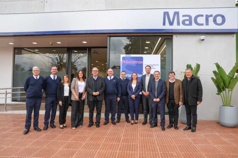 Banco Macro inauguró una nueva y moderna sede en 25 de Mayo 1 La nueva sede del Banco Macro en 25 de Mayo representa mucho más que un edificio: es una inversión en conectividad, inclusión financiera y desarrollo local.