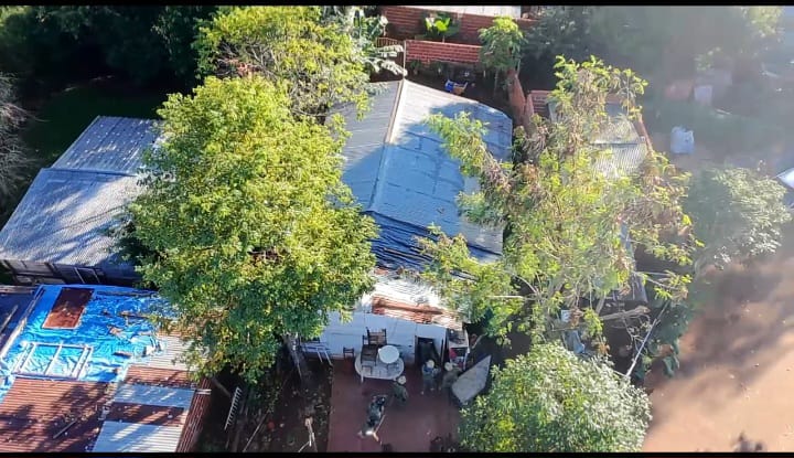 Posadas y Garupá: en megaoperativo desmantelan una red criminal con 26 detenidos 5 Los allanamientos se concentraron principalmente en las chacras 239 y 145, abarcando barrios como San Isidro, San Onofre, San Lucas, Santa Cecilia y San Lorenzo, además de zonas aledañas a las avenidas 213, Tomás Guido, Cocomarola, Blas Parera y Zapiola