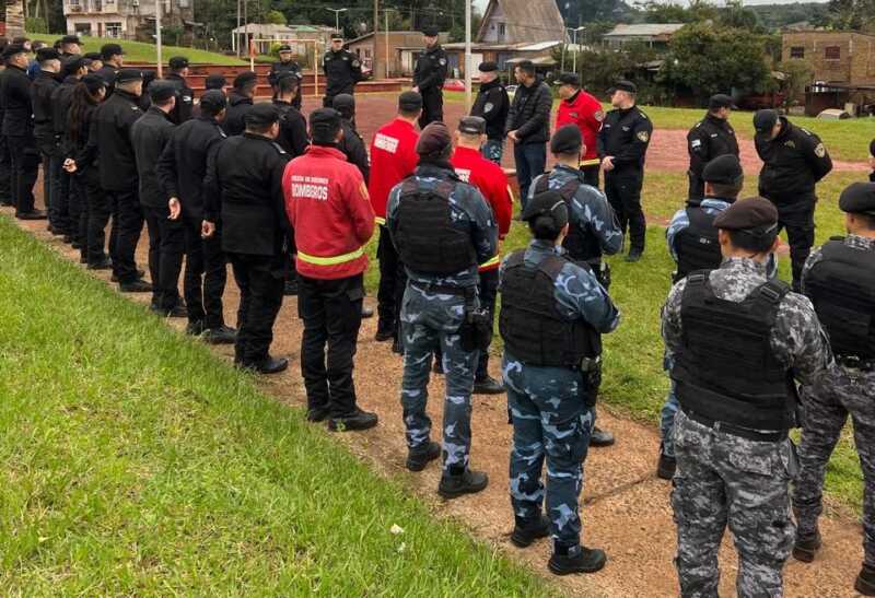Este sábado 21 de junio, las tareas se reforzaron con 70 efectivos, dos canes rastreadores, y la colaboración de Bomberos Voluntarios de Oberá.