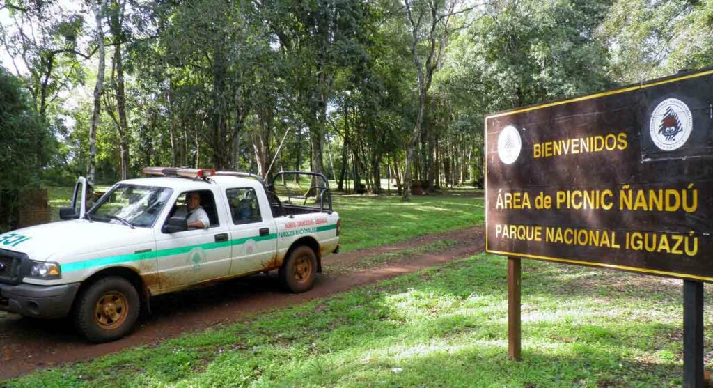 Barrios también alertó sobre el proyecto de construcción de cabañas elevadas en el área del antiguo camping Ñandú