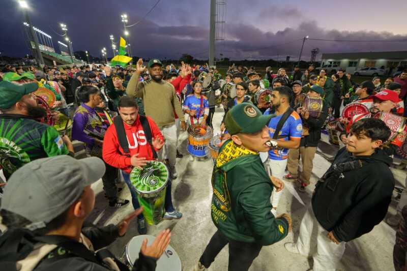 La presentación coincidió con el cierre de un workshop nacional para directores de batería y escuelas de samba, que reunió a unas 2.000 personas de distintas provincias y países limítrofes, con la participación especial de los Mestres del Carnaval de Río de Janeiro.
