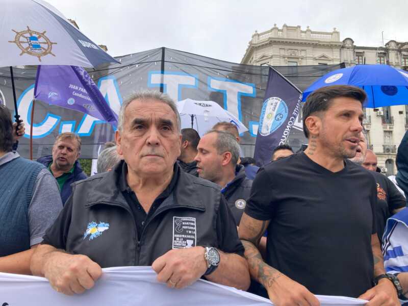 Sindicatos y organizaciones sociales marcharán al Ministerio de Desregulación contra los DNU de Milei 4 La convocatoria contará con la participación de más de una veintena de sindicatos y organizaciones sociales