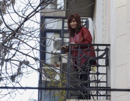 “Podrán encerrarme y proscribirme, pero este modelo económico, como siempre, va a fracasar”, concluyó. Cristina Kirchner
