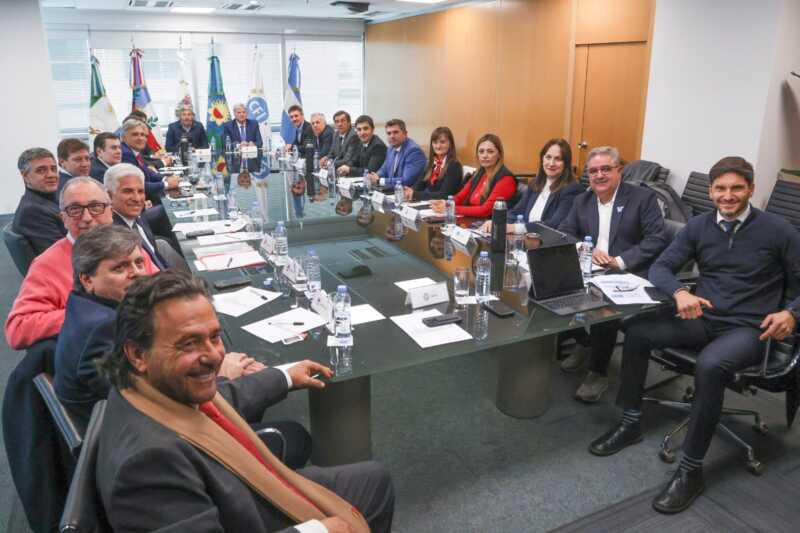 Las provincias, el límite invisible del ajuste libertario gobernadores provincias