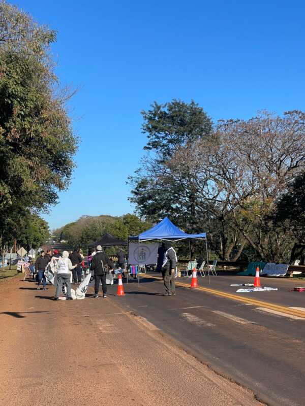 Jardín América: Docentes autoconvocados levantaron el corte sobre la ruta 12 4 corte de ruta 2 - 3