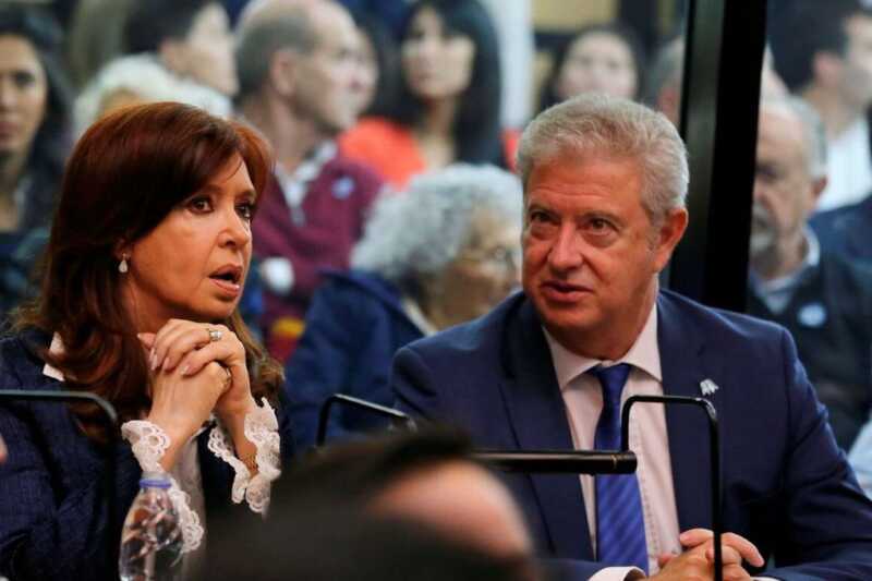 La ex presidenta Cristina Kirchner comenzó a cumplir desde hoy la pena de prisión domiciliaria en su domicilio de San José 1111, barrio de Recoleta