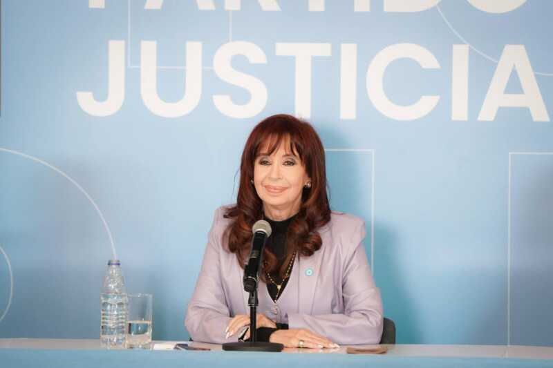 Lula llamó a Cristina Kirchner tras el fallo de la Corte: “Mantenete fuerte, compañera” 4 Desde ayer, el Instituto Lula ya había manifestado su “preocupación y repudio” frente al proceso judicial contra la dos veces presidenta, calificándolo como una “grave violación al debido proceso y los derechos fundamentales”.